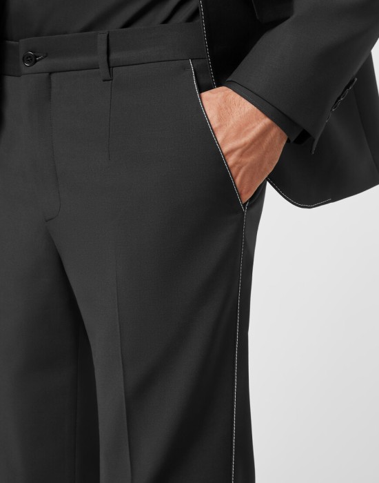 Товар черного цвета с внутренней стороны