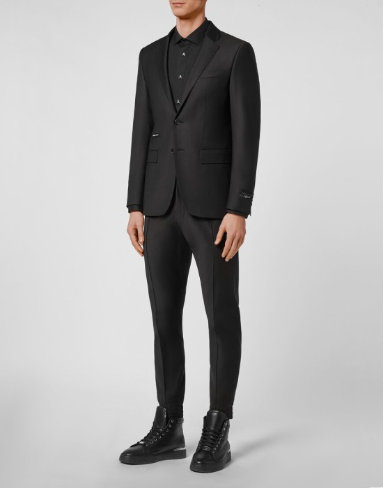 Товар черного цвета с внутренней стороны