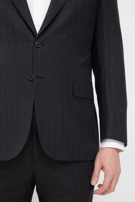 Товар серого цвета с внутренней стороны