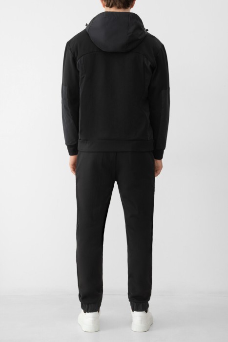 костюм спорт  по цене 114000 руб вид справа