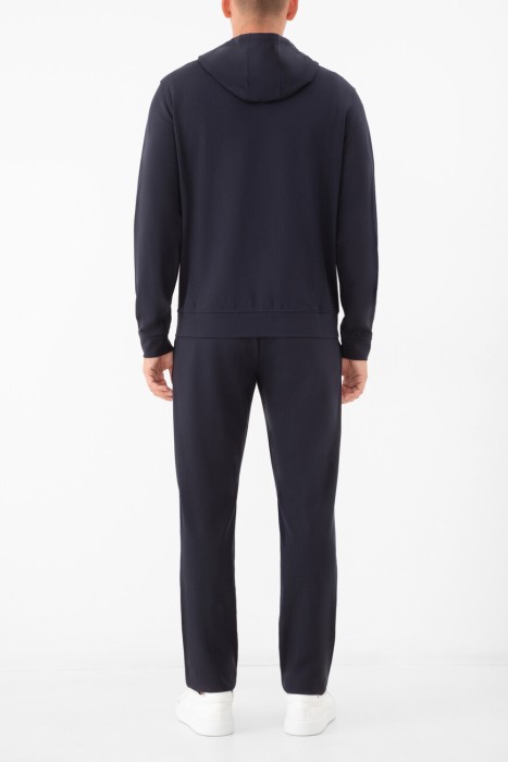 костюм спорт  по цене 74800 руб вид справа