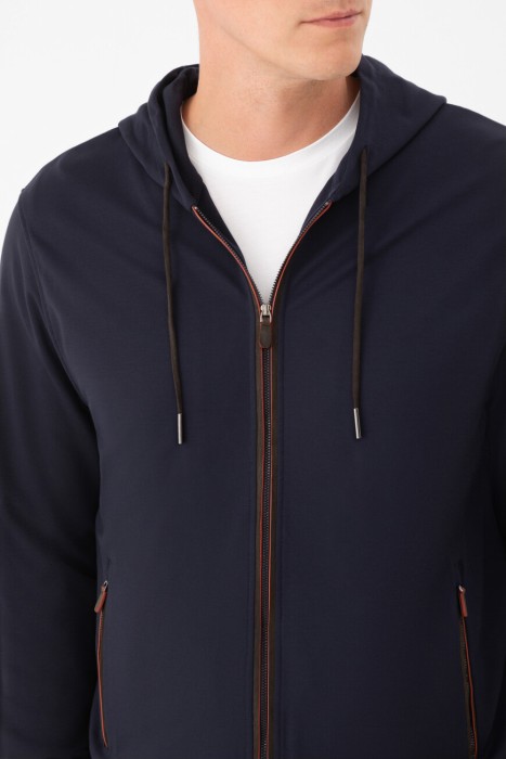 костюм спорт  из италии вид сбоку