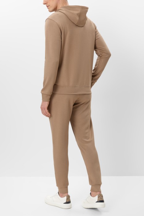 костюм спорт  по цене 60000 руб вид справа