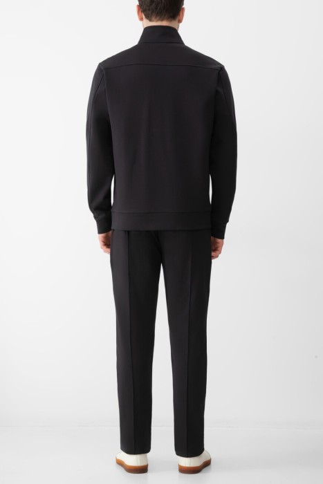 костюм спорт  по цене 59500 руб вид справа