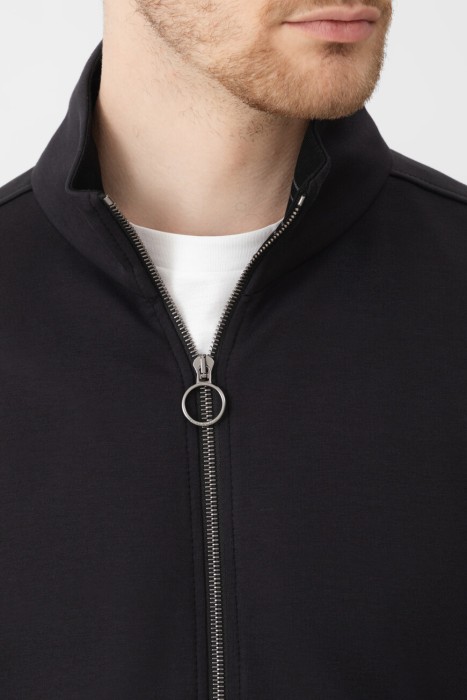 костюм спорт  из италии вид сбоку