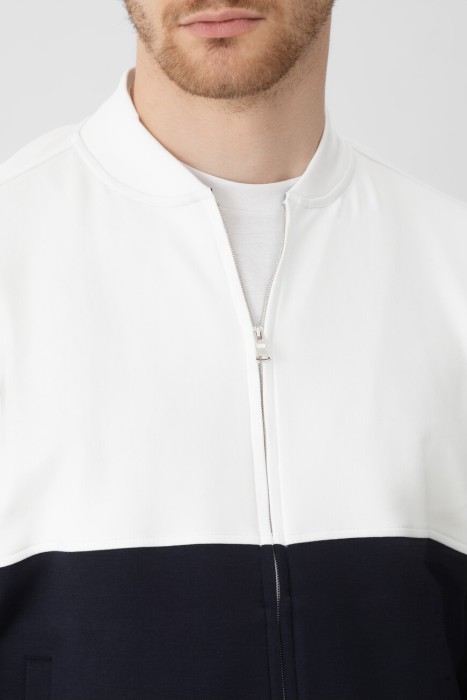 костюм спорт  из италии вид сбоку