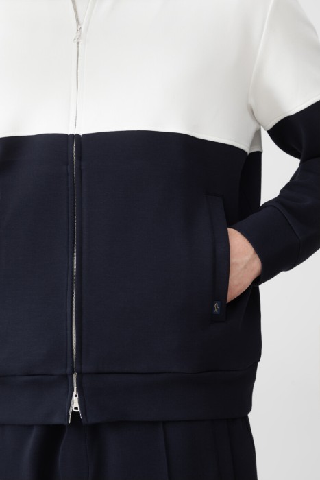 Товар синего цвета с внутренней стороны