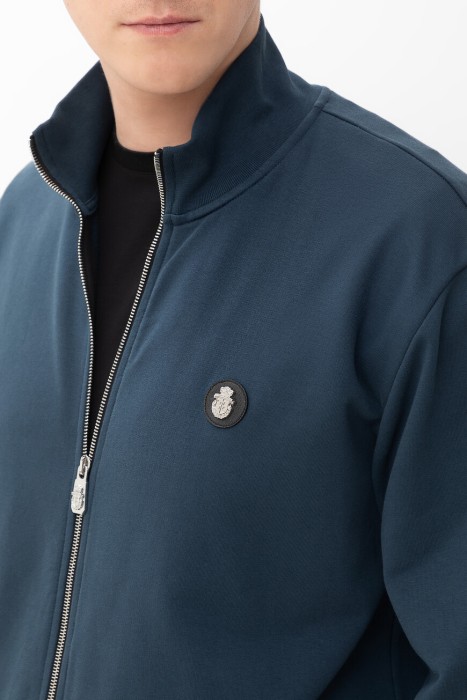 костюм спорт  из италии вид сбоку