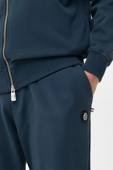 Товар синего цвета с внутренней стороны