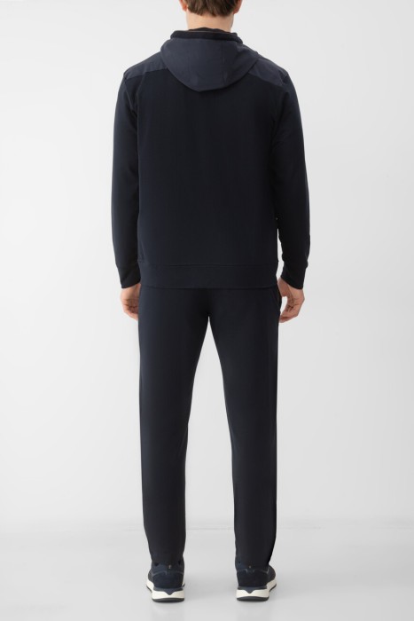 костюм спорт  по цене 95200 руб вид справа