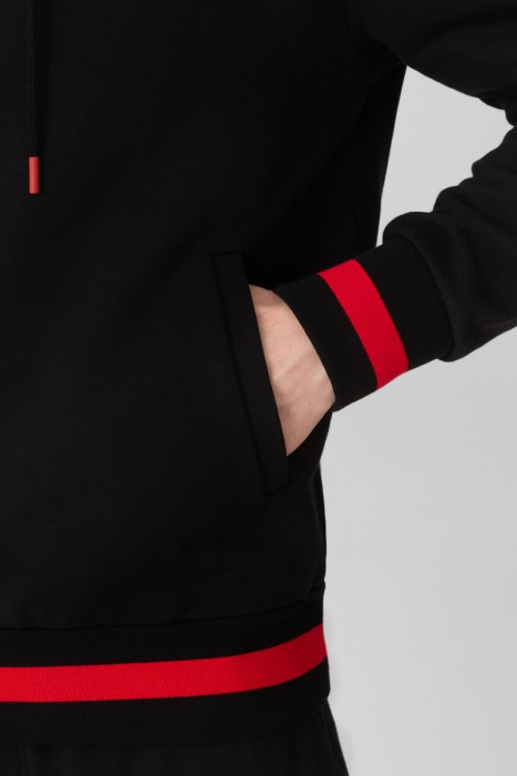 Товар черного цвета с внутренней стороны