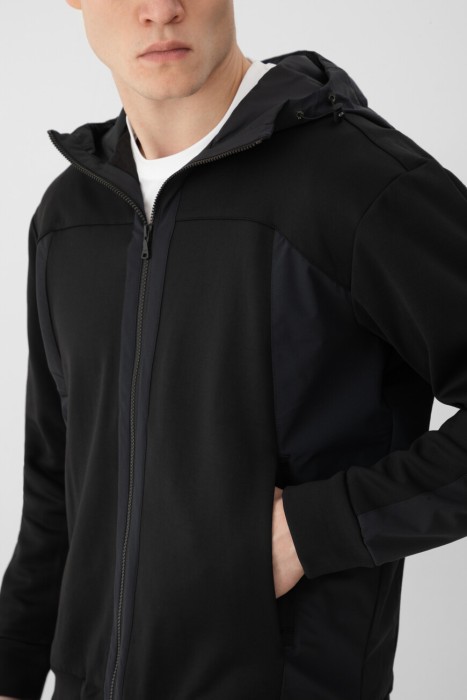 костюм спорт  из италии вид сбоку