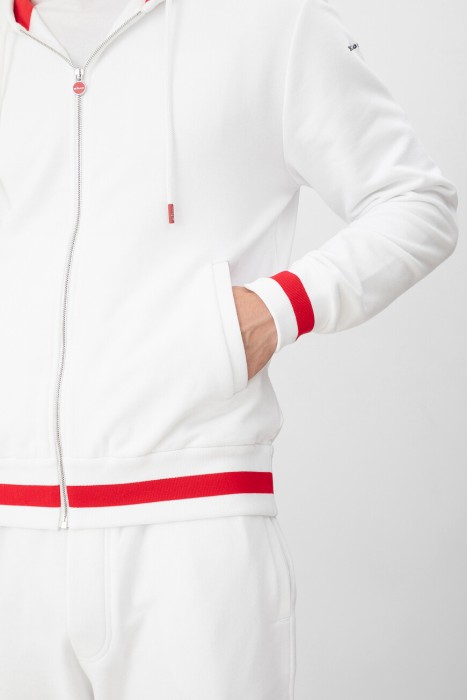 Товар белого цвета с внутренней стороны