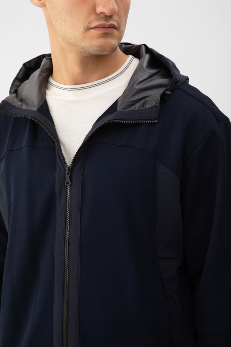 костюм спорт  из италии вид сбоку