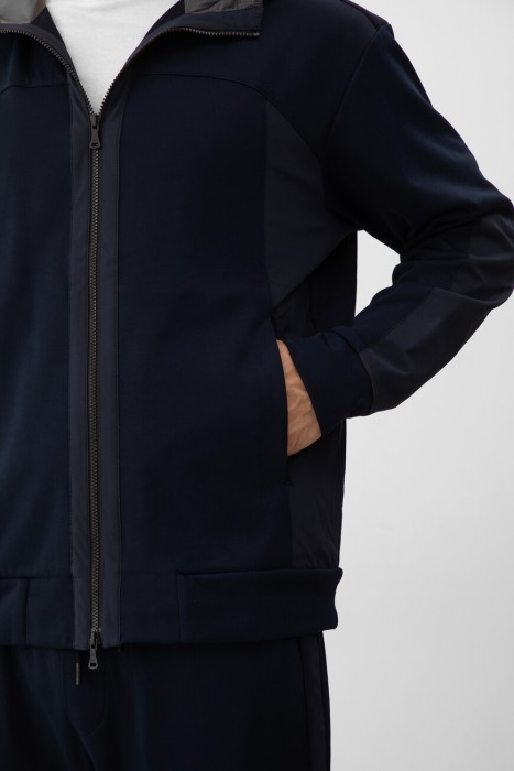 Товар синего цвета с внутренней стороны