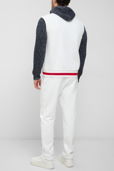 костюм спорт  по цене 199500 руб вид справа