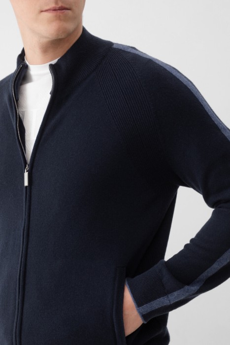 костюм спорт  из италии вид сбоку