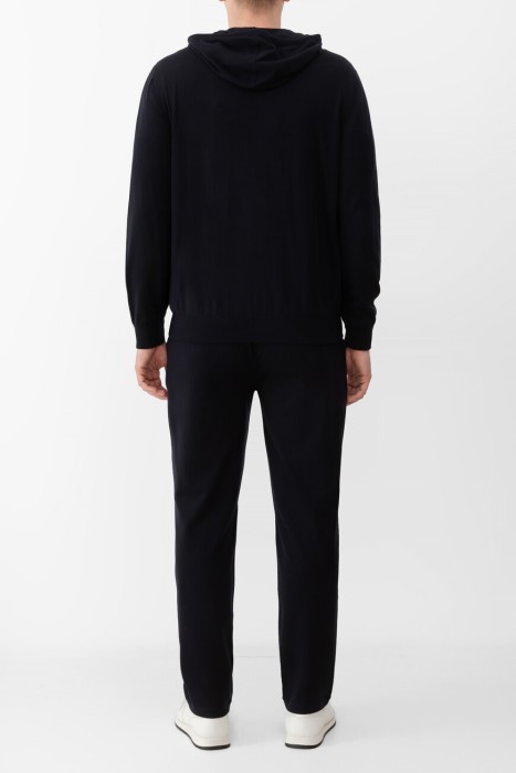 костюм спорт  по цене 105500 руб вид справа