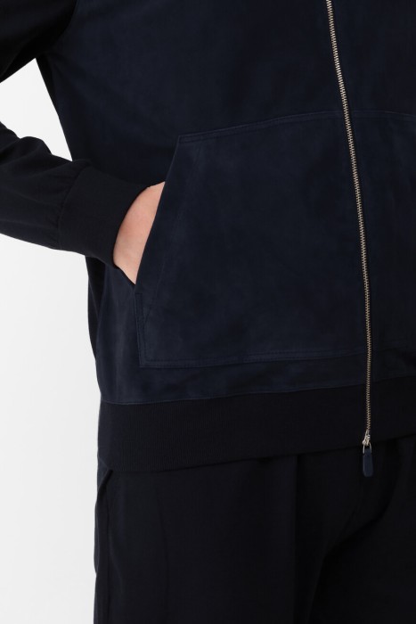 Товар синего цвета с внутренней стороны