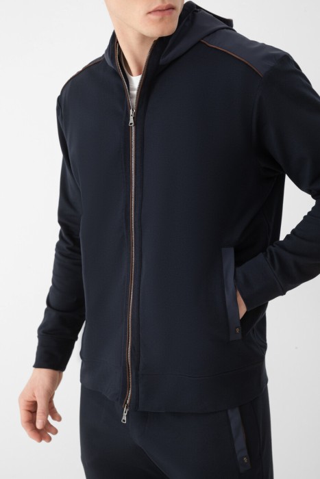 костюм спорт  из италии вид сбоку