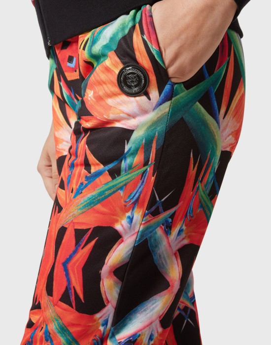 Товар черного цвета с внутренней стороны