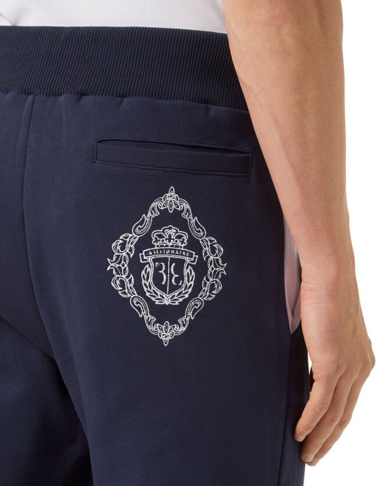 костюм спортивный  из италии вид сбоку