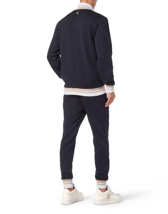 костюм спортивный  из италии вид сбоку