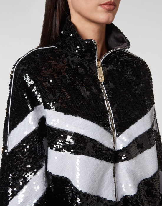 Товар черного цвета с внутренней стороны