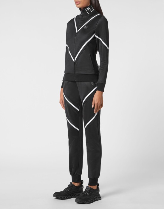 Товар черного цвета с внутренней стороны