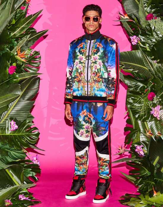 костюм спортивный  из проверенных материалов спереди