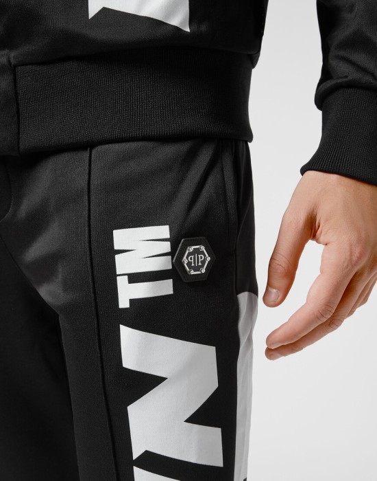 Товар черного цвета с внутренней стороны