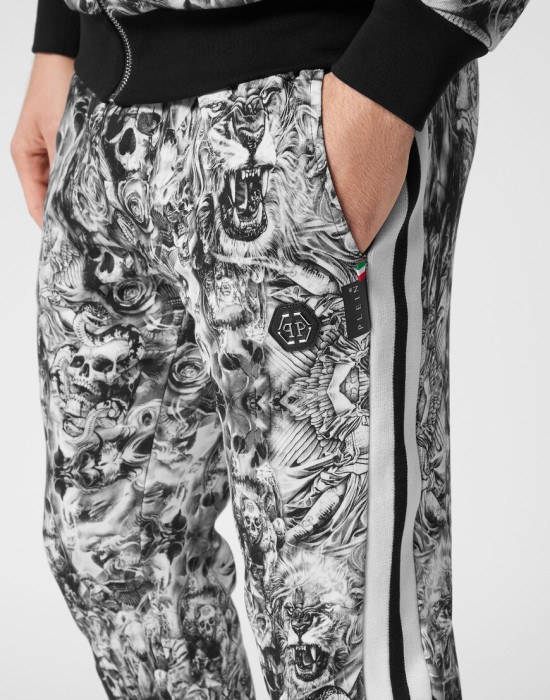 Товар черного цвета с внутренней стороны