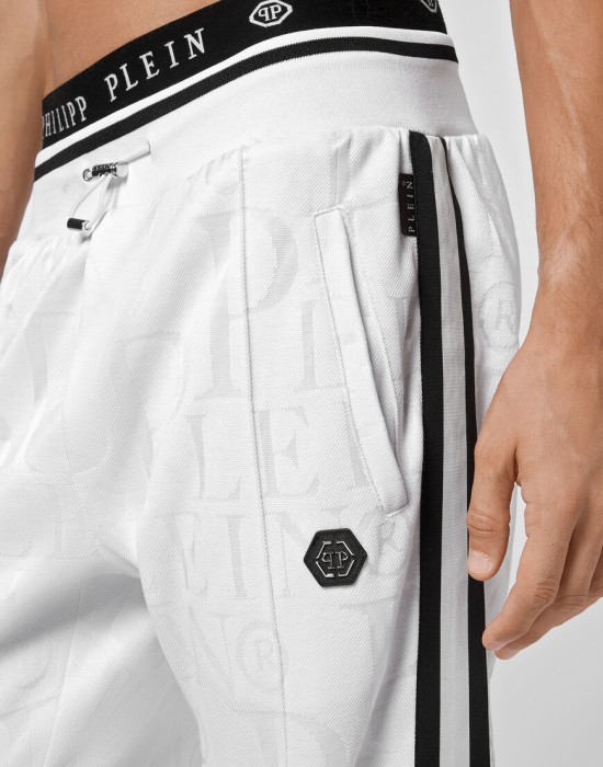 костюм спортивный  из проверенных материалов спереди