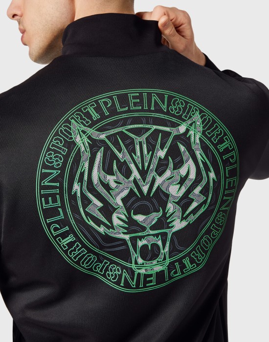 костюм спортивный  из проверенных материалов спереди