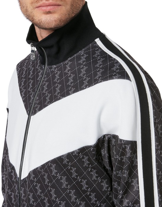 Товар черного цвета с внутренней стороны