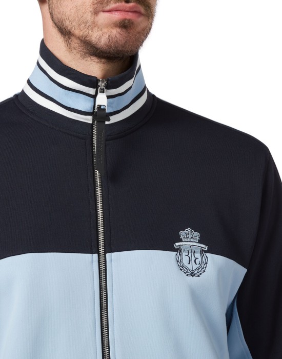 Товар синего цвета с внутренней стороны