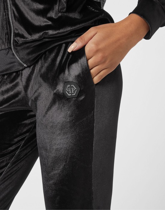 Товар черного цвета с внутренней стороны