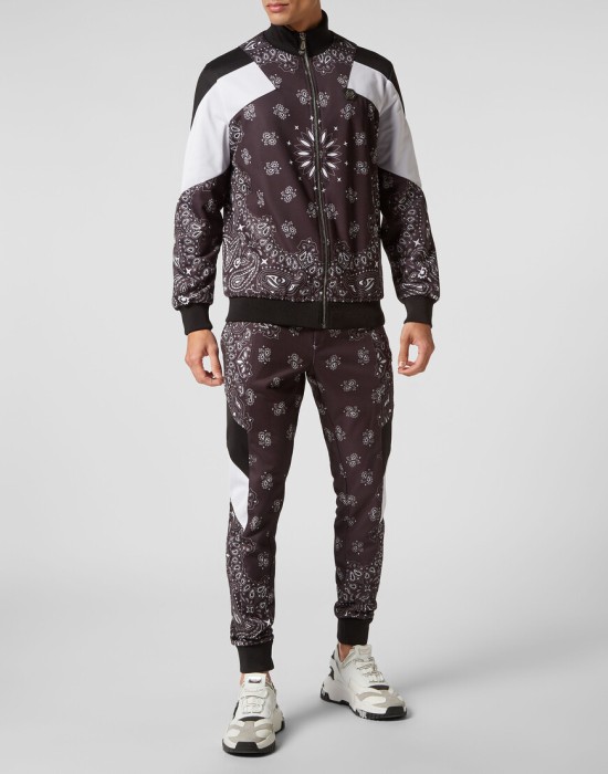 Товар черного цвета с внутренней стороны