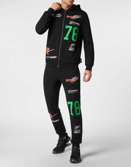 Товар черного цвета с внутренней стороны