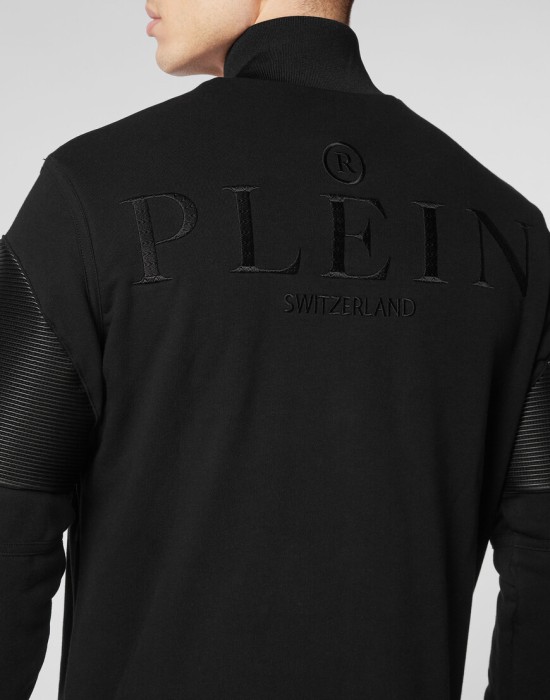 костюм спортивный  из проверенных материалов спереди