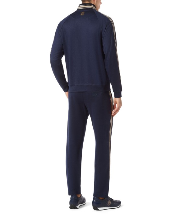 костюм спортивный  из италии вид сбоку