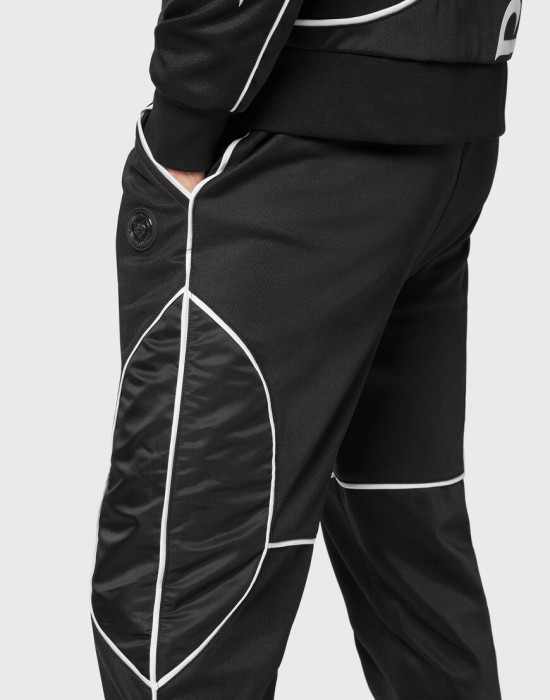 костюм спортивный  из италии вид сбоку