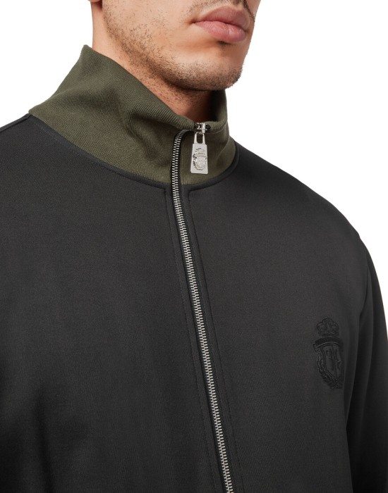 костюм спортивный  из италии вид сбоку