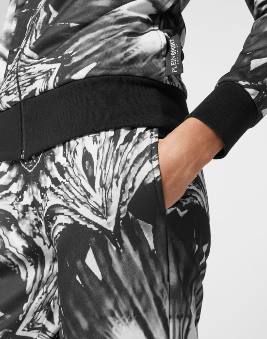 Товар черного цвета с внутренней стороны