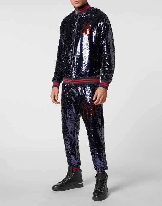 Товар синего цвета с внутренней стороны