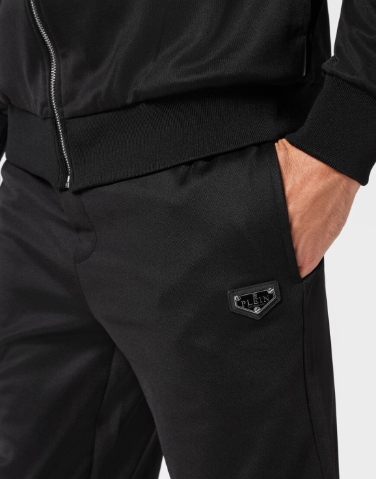 Товар черного цвета с внутренней стороны