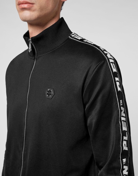 Товар черного цвета с внутренней стороны