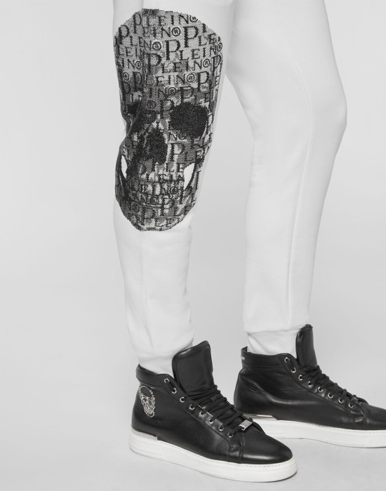 костюм спортивный  из проверенных материалов спереди