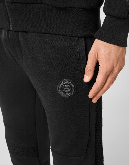 Товар черного цвета с внутренней стороны