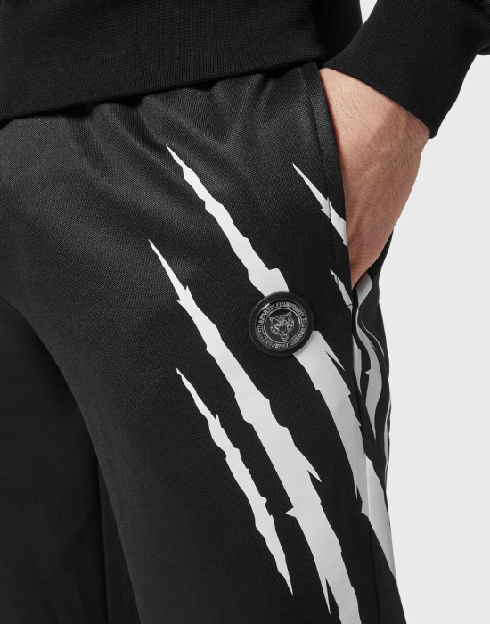 Товар черного цвета с внутренней стороны